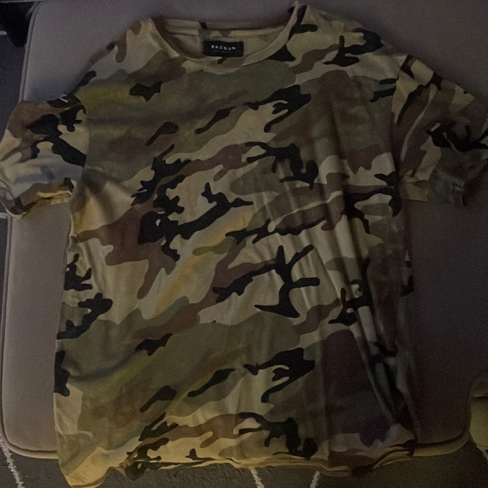 Perfect condition. Worn once or twice. No flaws or blemishes.